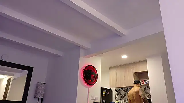 tony_muscle webcam