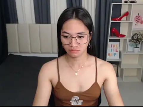 PetiteAsianMarian webcam