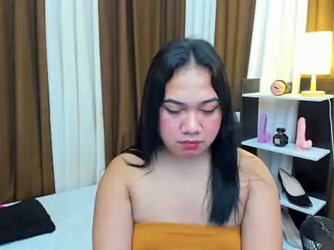 TsUncutKaren webcam