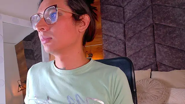 LauraaGomezz__ webcam