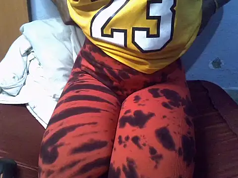 skinnysexynaughty webcam