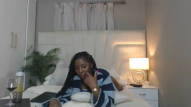 naughtyblackdolie webcam