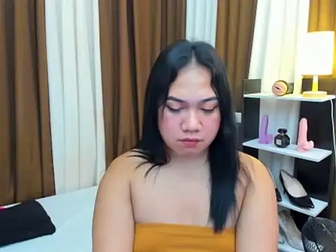 TsUncutKaren webcam