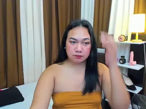 TsUncutKaren webcam
