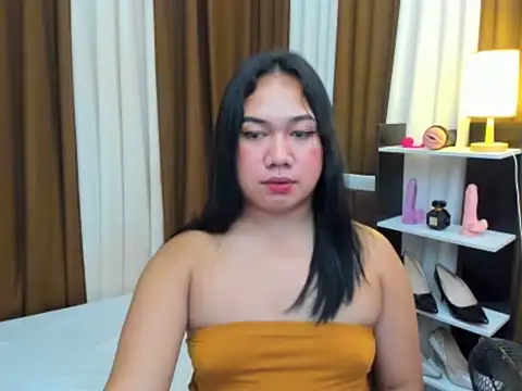 TsUncutKaren webcam