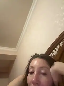 HellaryTourent webcam