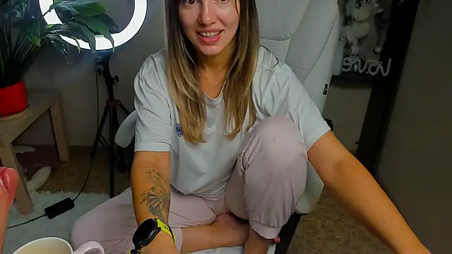 foxy_blond - Foxy_blond's free webcam - UK Sex Cams