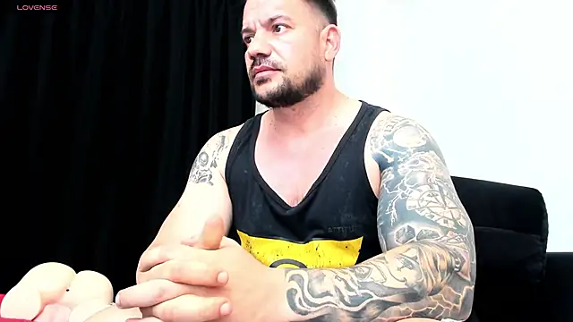 musclemonster31 (Ask my age) - cum show