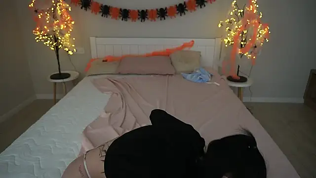 NikkiGoldSide webcam