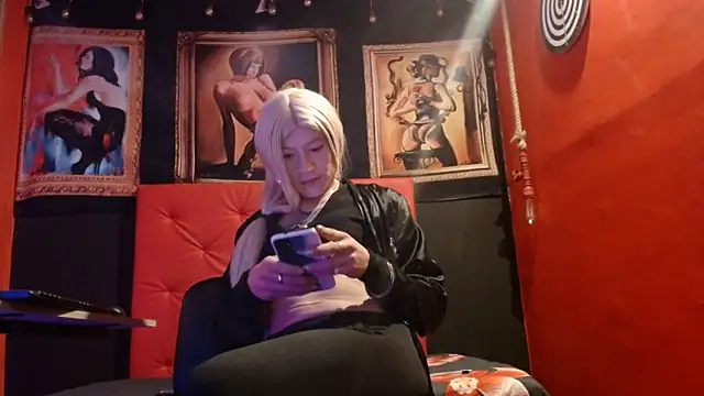 MEGANNIXX webcam