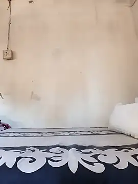 PetiteSquirtQueen webcam