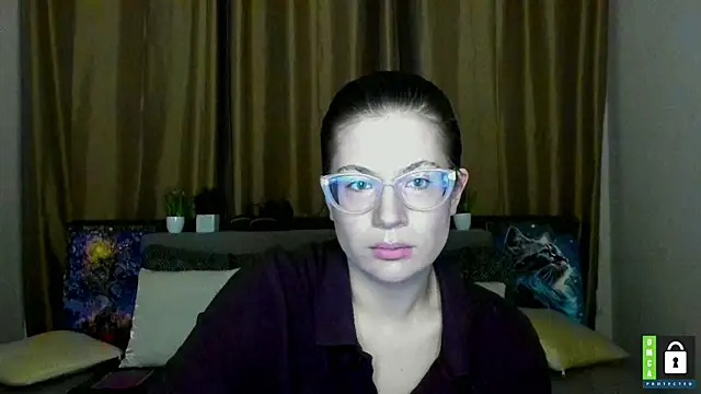 Alicia_redfollow webcam
