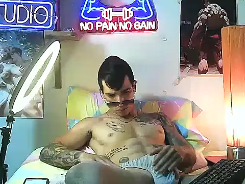 Strongcockfitness webcam