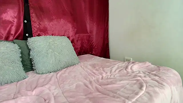 LilyRousee webcam