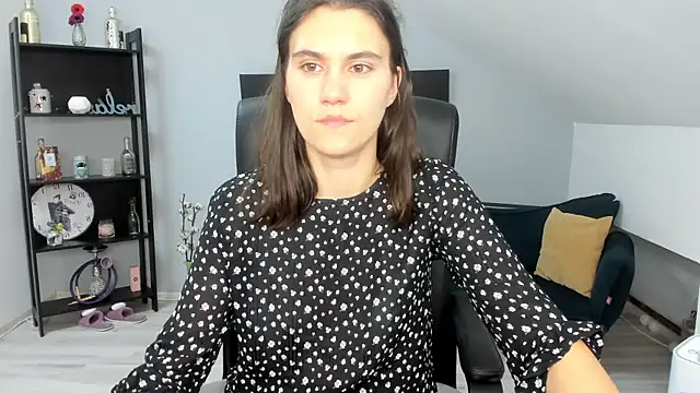 IzzyMonro webcam