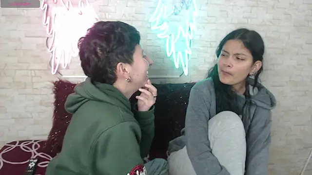 Gaby_and_Mei webcam