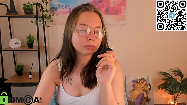 Nuura_Moore webcam