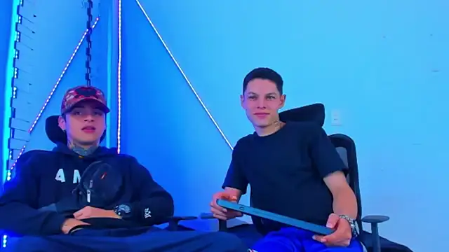 HOT_boy2025 webcam