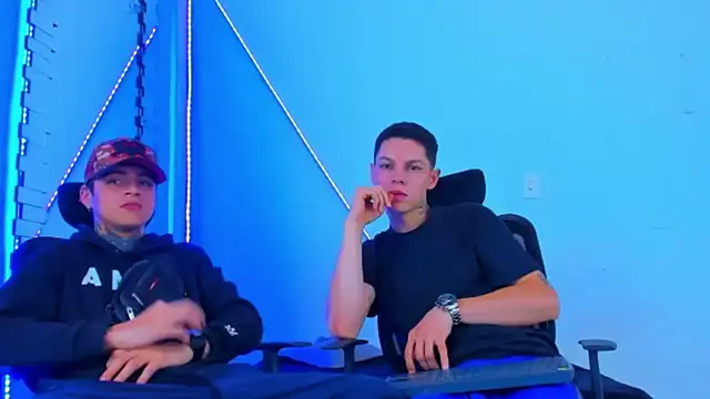 HOT_boy2025 webcam