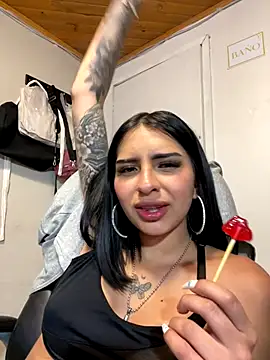 Hilary_pinkk webcam