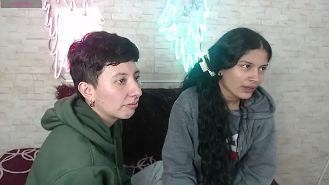 Gaby_and_Mei webcam
