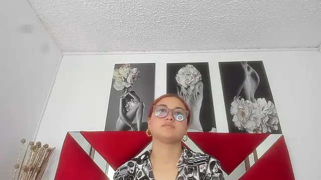Adara_velvet webcam