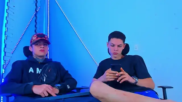 HOT_boy2025 webcam