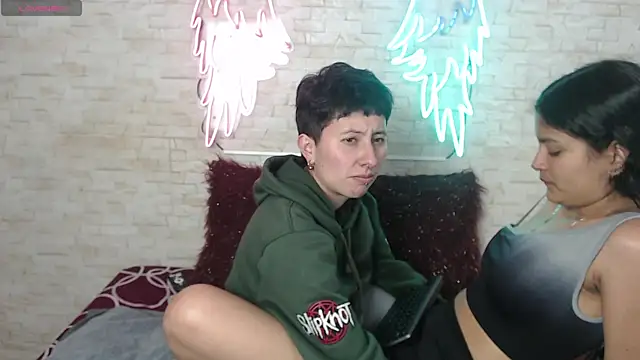 Gaby_and_Mei webcam