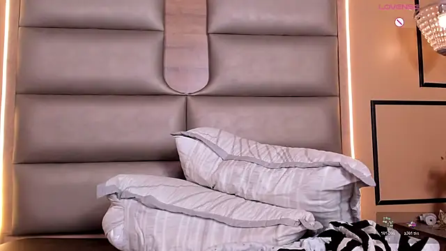 CAYLINCOLLINS webcam