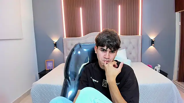 Tommy18__ webcam