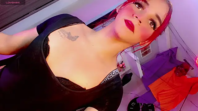 Saraa_Jone webcam