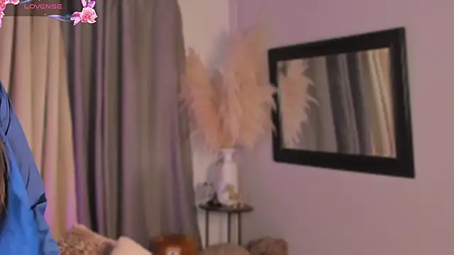 lynda_west webcam