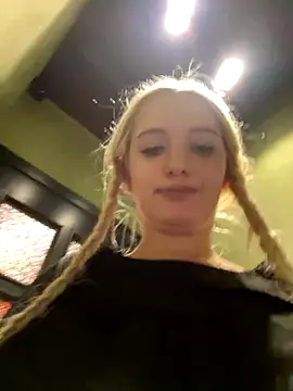 Milkyy_wway webcam