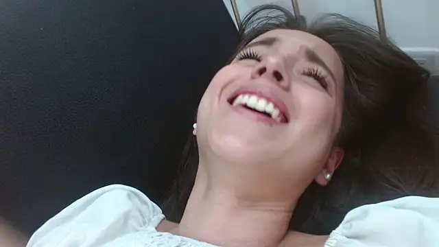 Adhara_Kitten webcam