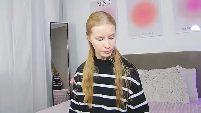VioletiSwone webcam