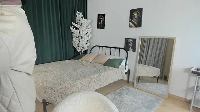 LiliaMoons webcam