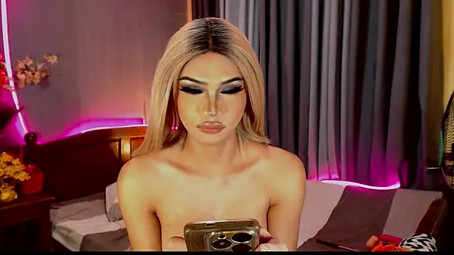 Unforgettablejulia webcam