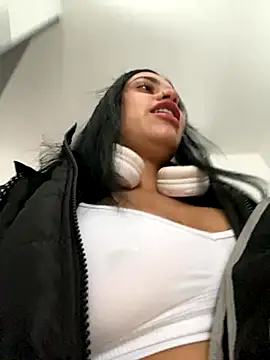 AlannaEvons webcam