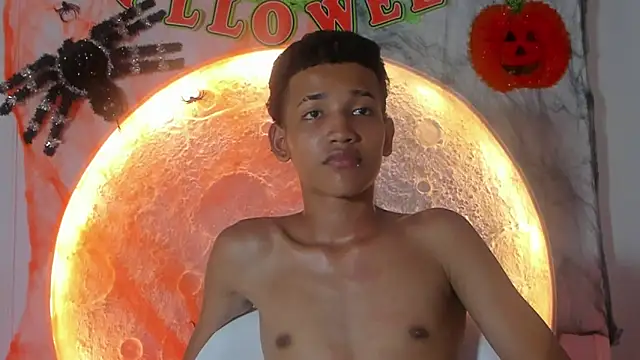 _noah19 (M twink) - show cum🔥😈
