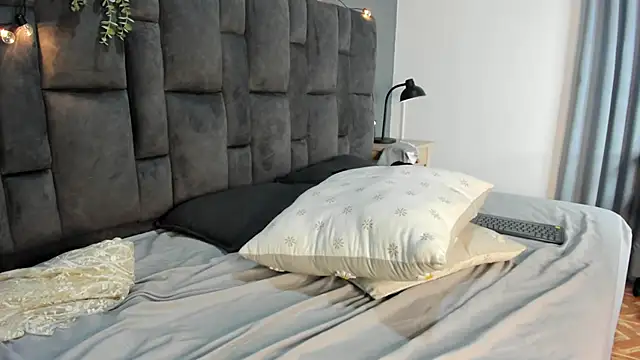 RiriiBrunette__ webcam