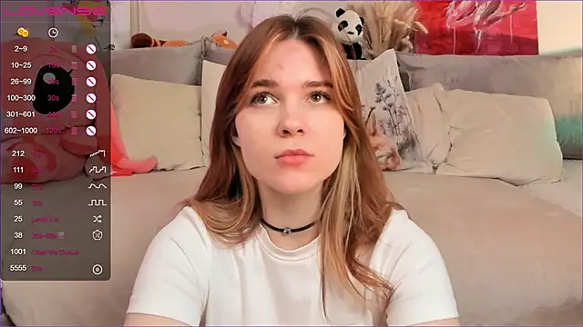 frau_lina (F young) - SHOW PUSSY IN DOGGY POSE