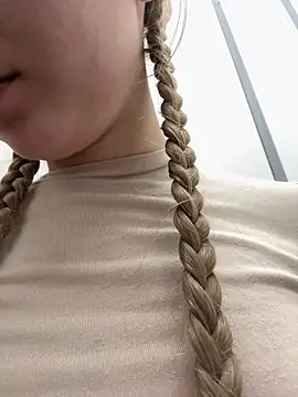 bambi_lu Live Webcam on Stripchat