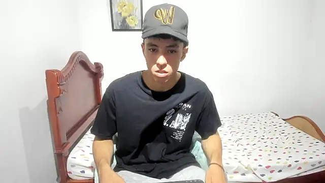 enzo_sloran (M twink) - cum on my pretty chest