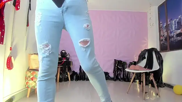 NicolleDiamonds_cg webcam