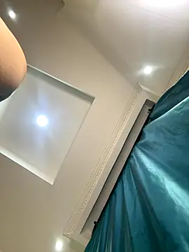 Webcam Model (Ivelleee_)  is live.Free join now!