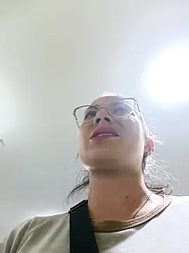 Webcam Model (Mia-love-03)  is live.Free join now!