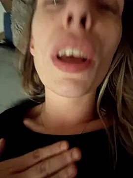 Webcam Model (SexyAlya)  is live.Free join now!