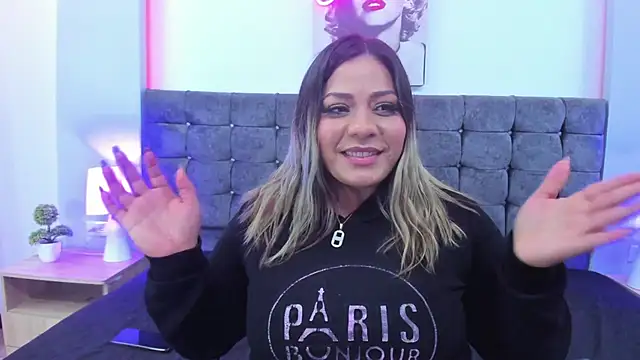 isabella_horney_ (F milf) - oil on ass