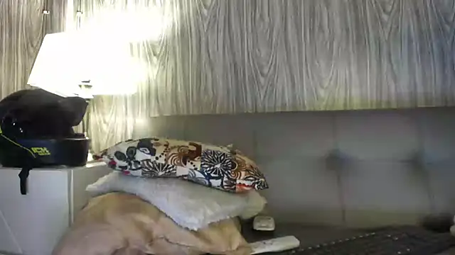 BruceSmiith Live Webcam on Stripchat