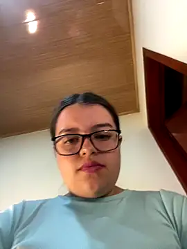 Webcam Model (Aphrill)  is live.Free join now!